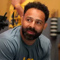 Contramestre Roberto Mova